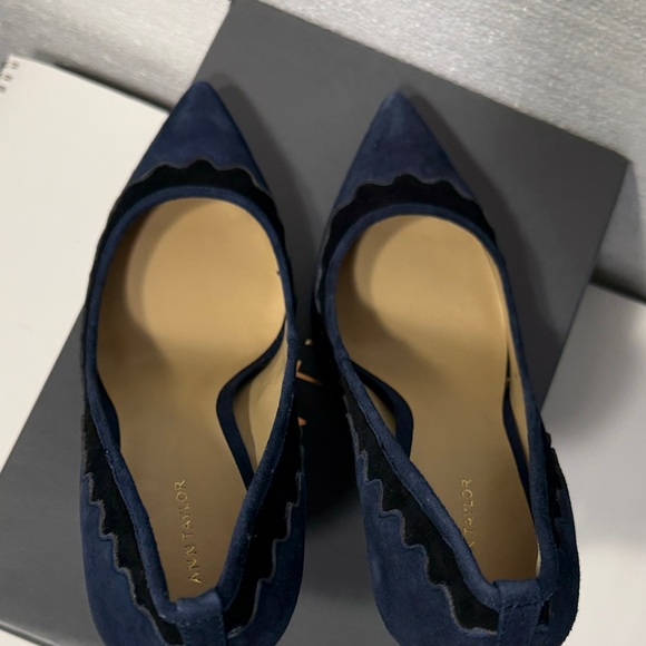 NIB Ann Taylor Ramona Midnight Blue / Black Leather Suede scallop pumps - Picture 7 of 9